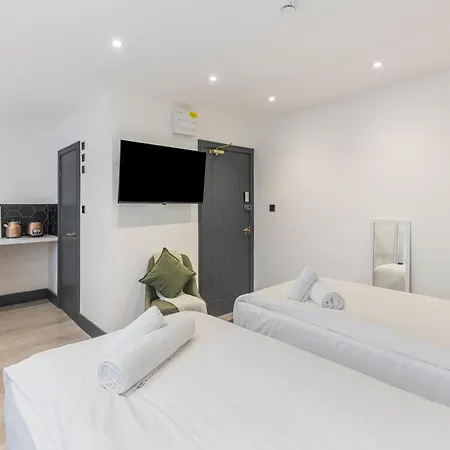 Urban Simplicity Twin Bed Studio With Kitchenette